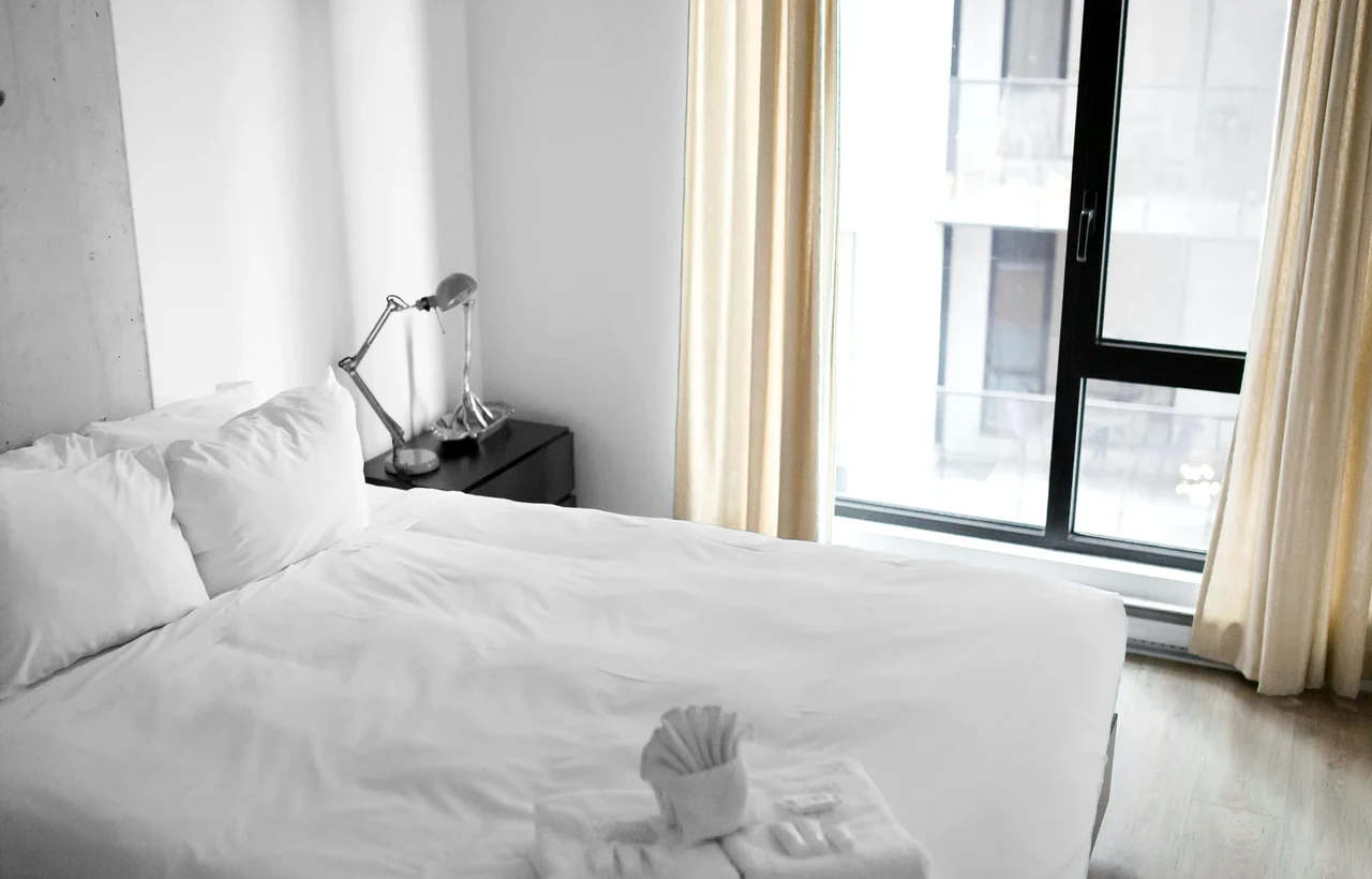 Hotelzimmer mit Saugreinigung